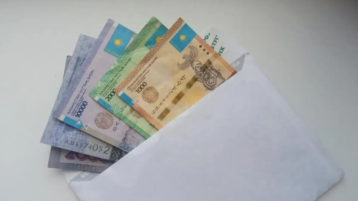 Родители пожаловались на сборы денег на подарок учителю в школе Нур-Султана