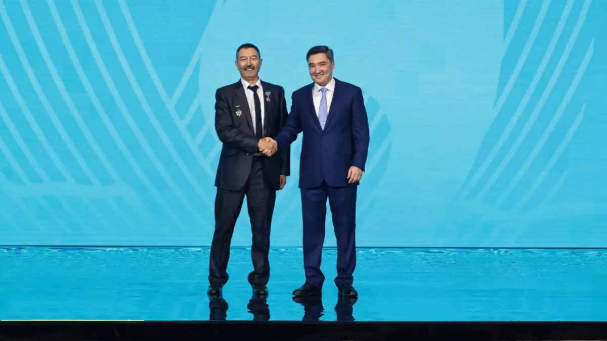 В Астане наградили лучших рабочих по случаю Дня труда