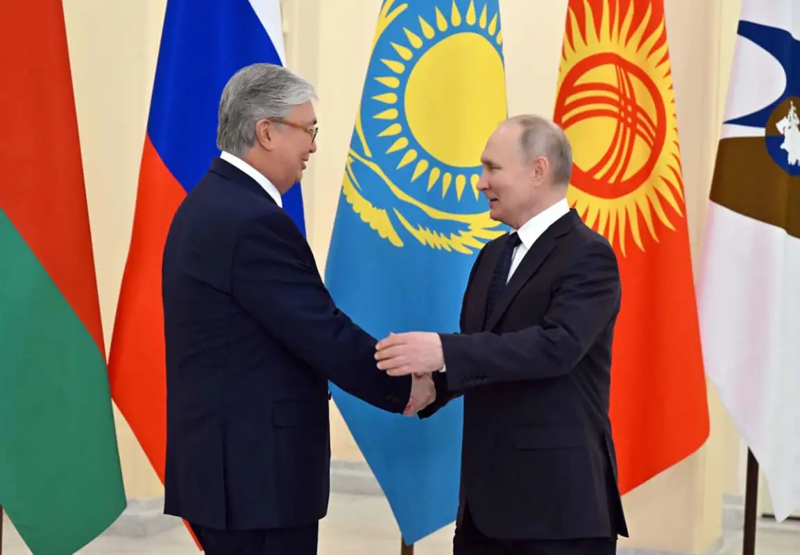 Президент Казахстана прибыл в Санкт-Петербург для участия в заседании ВЕЭС