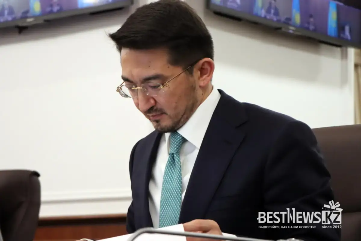 "Не хочу сидеть и менять": глава МЦРИАП РК о дискомфорте в случае отмены телефонного кода +7