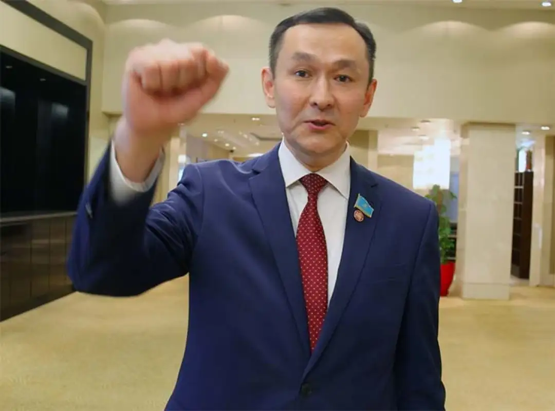 "Пусть вам будет 100 лет" - председатель "Народной партии Казахстана" Айкын Конуров поздравил Bestnews.kz