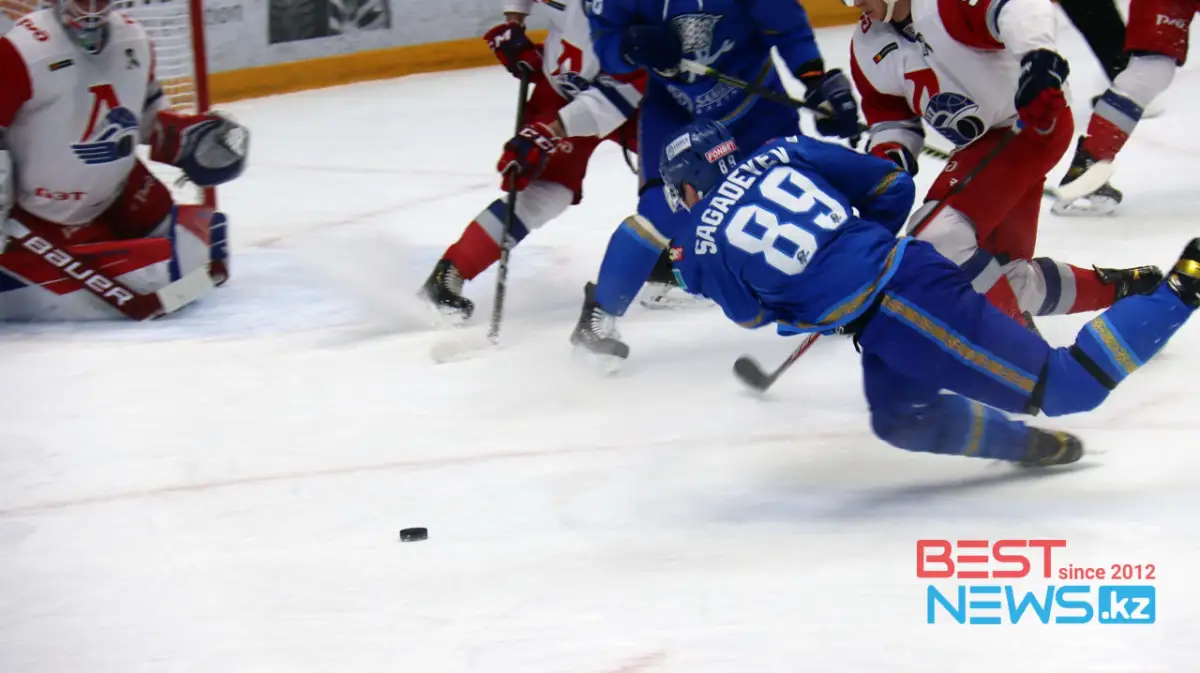 Барыс ведет после первого периода в матче с Локомотивом