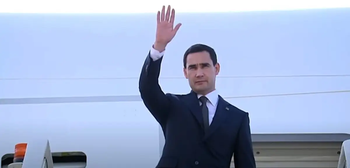 Президент Туркменистана прибывает в Казахстан 