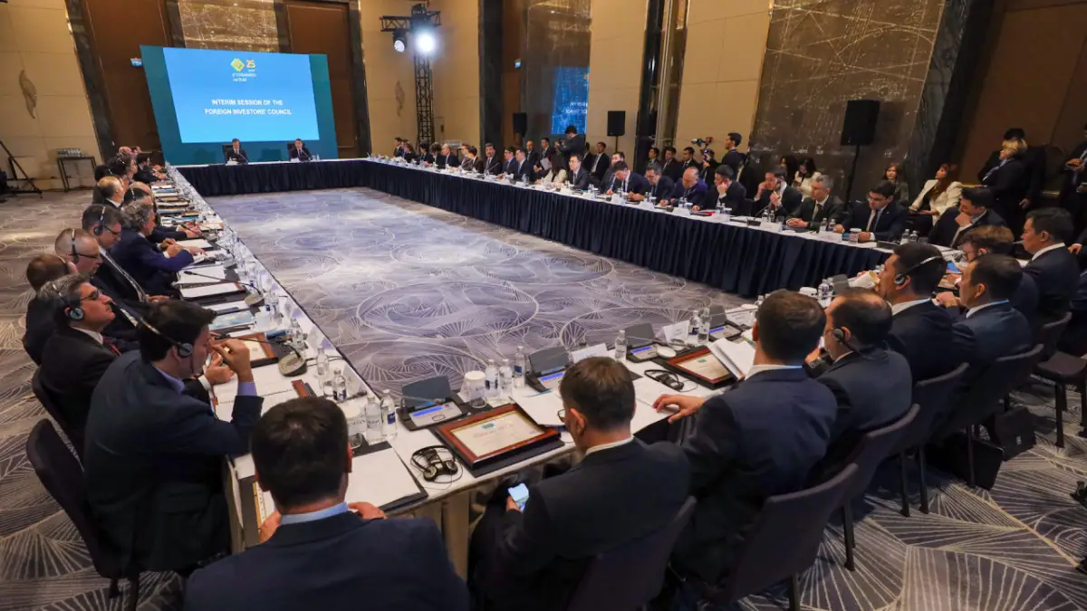 Премьер-министр Смаилов призвал инвестировать в проекты