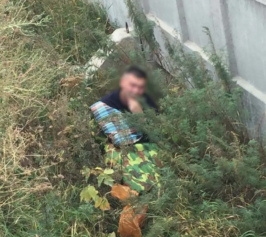 Астанчанин спрятался в вещмешке от полиции, но все равно был обнаружен. Фото