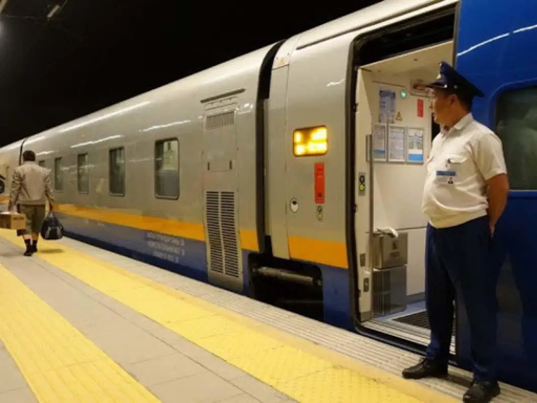 В Казахстане приостановили поезда и электрички. Список маршрутов