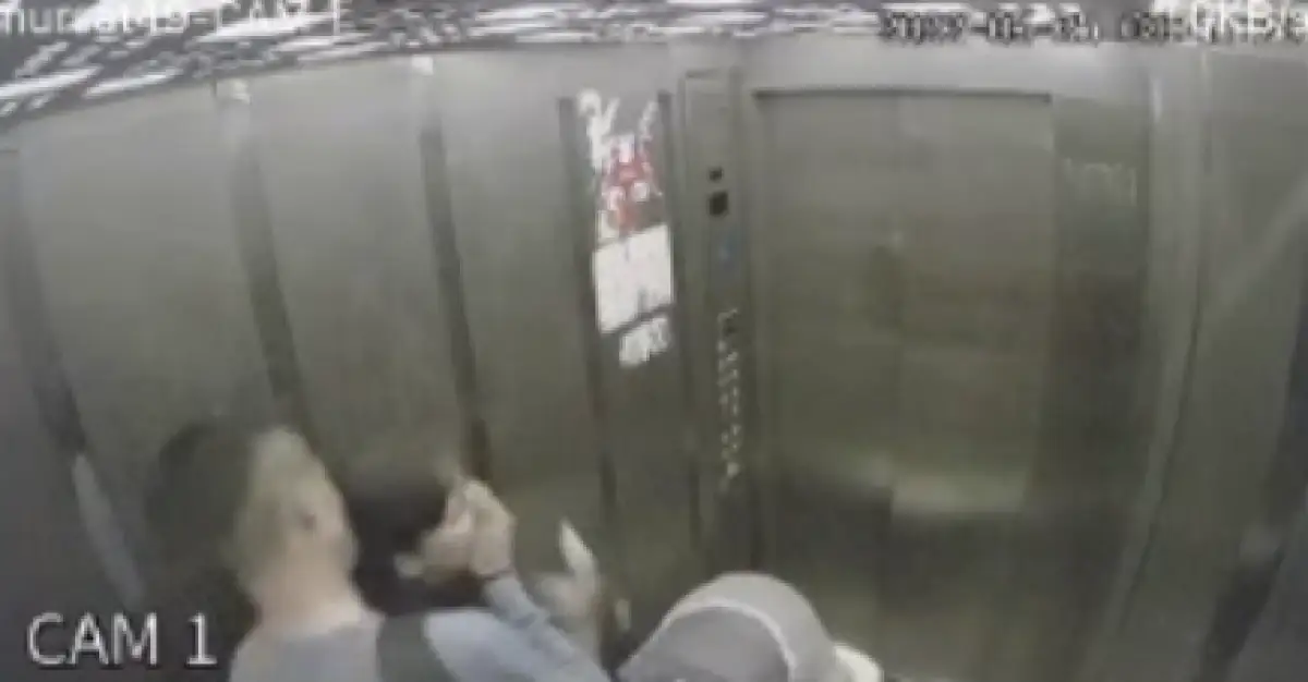 В Шымкенте мужчина попытался изнасиловать женщину в лифте - видео