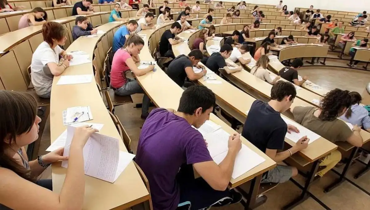 Все студентам в Казахстане повысят стипендии