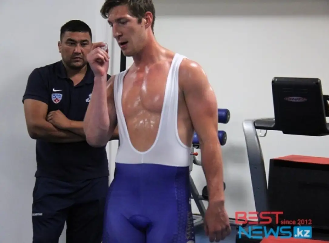 Капитан "Барыса" участвует в открытой тренировке на "Алматы Арена"