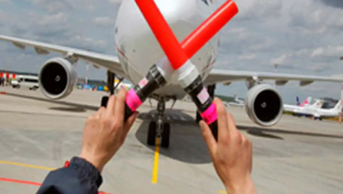 Казахстан приостанавливает авиасообщение с другими странами