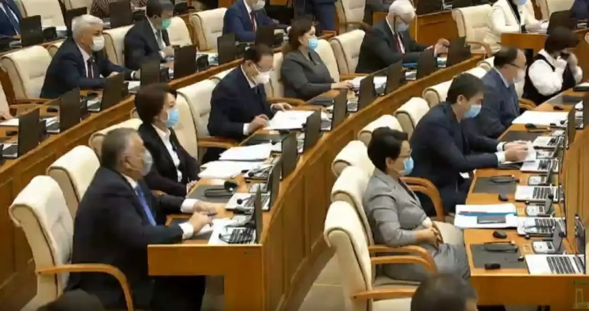 Мажилис поддержал Сенат в запрете на рекламу в СМИ казахстанского пива