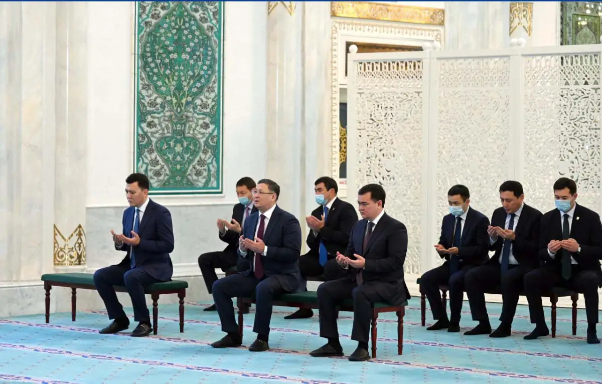 Президент Казахстана почтил память жертв январских событий