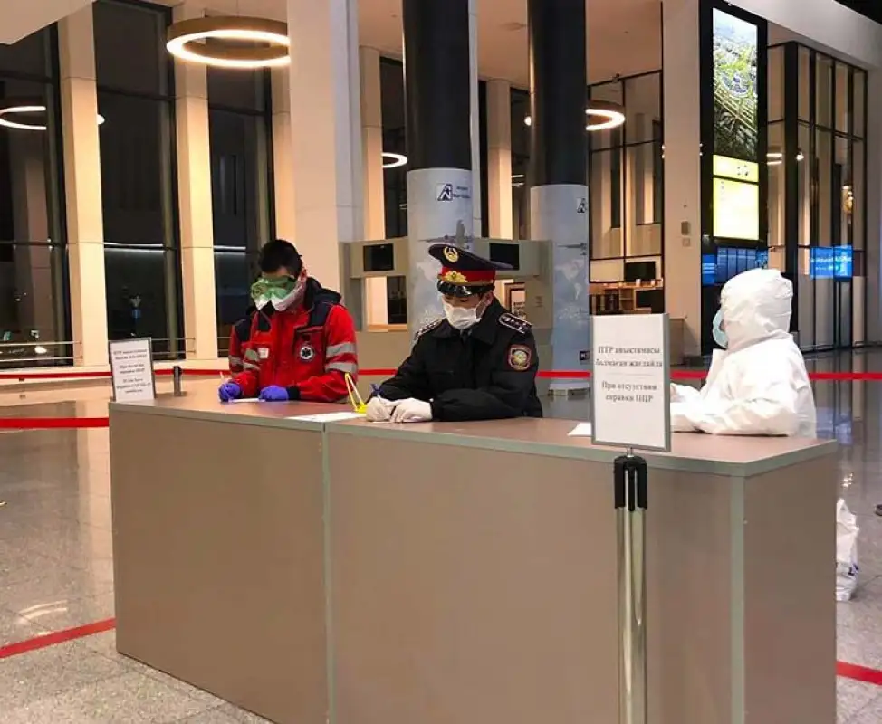 В Нур-Султане 108 прилетевших пассажиров отправили на ПЦР-тесты
