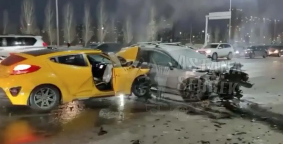 В Нур-Султане водитель «Hyundai» выехал на красный и допустил массовое ДТП – видео