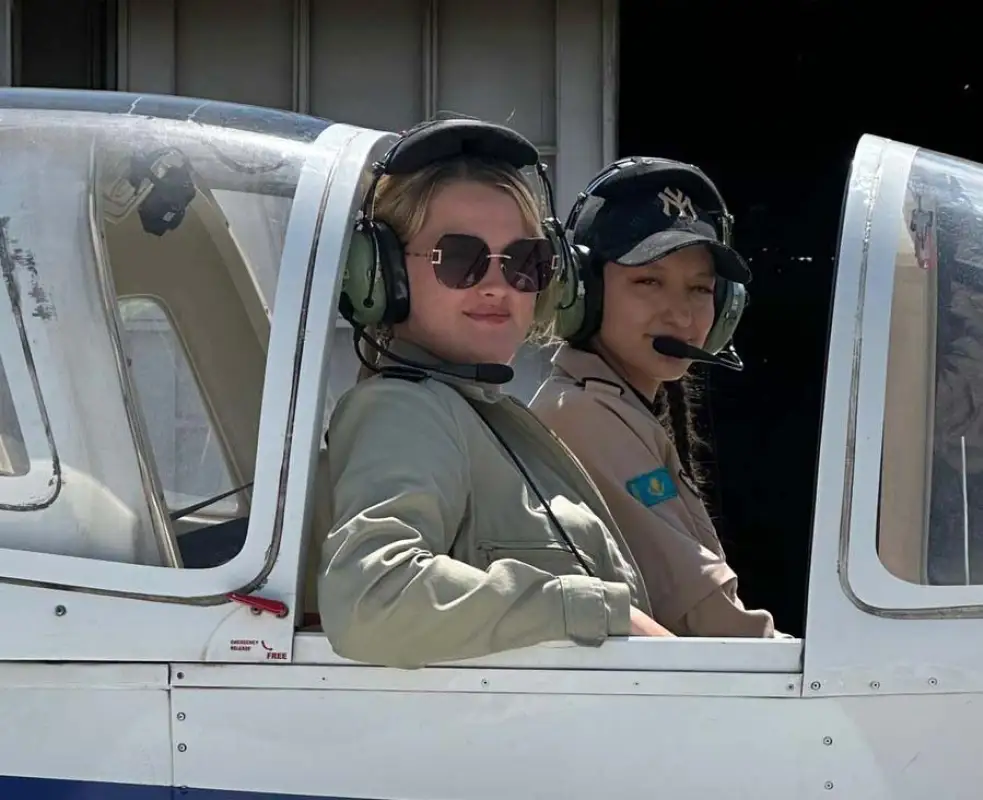 В Казахстане женский авиаэкипаж впервые совершил полет