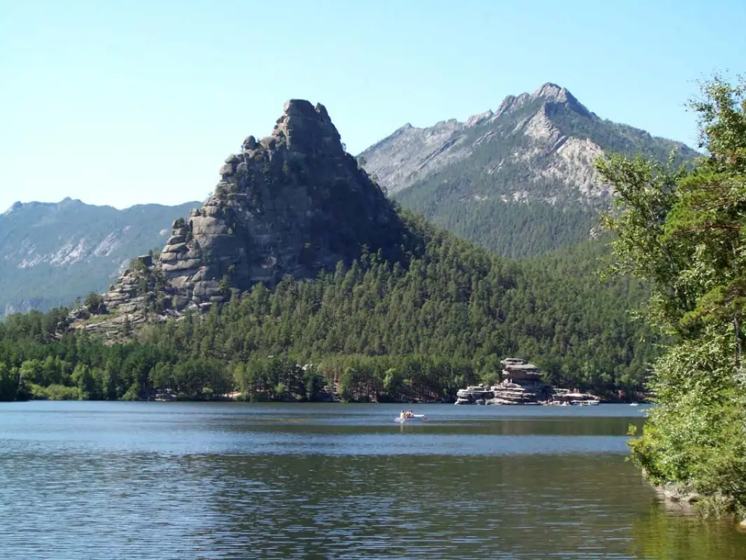 В Казахстане вывезут мусор с курортов и увеличат число спасателей