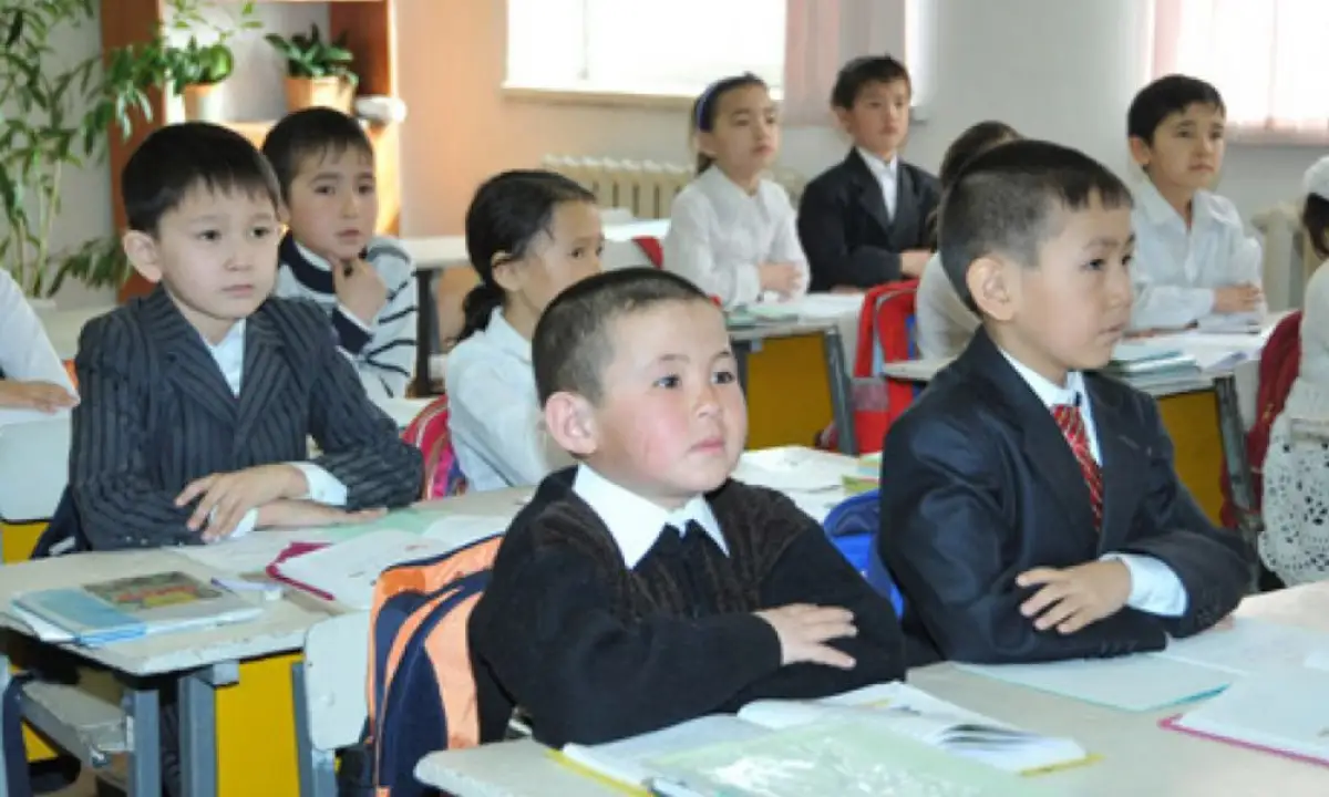 МОН: Более 50% школ в Казахстане нуждаются в обновлении мебели