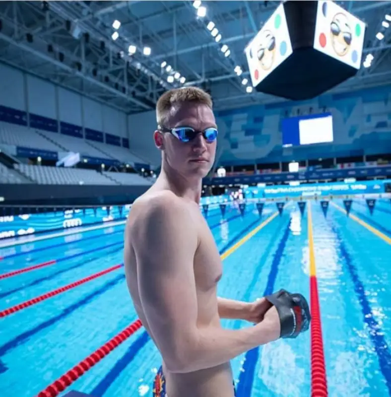 Олимпийский чемпион Дмитрий Баландин отмечает 26-летие