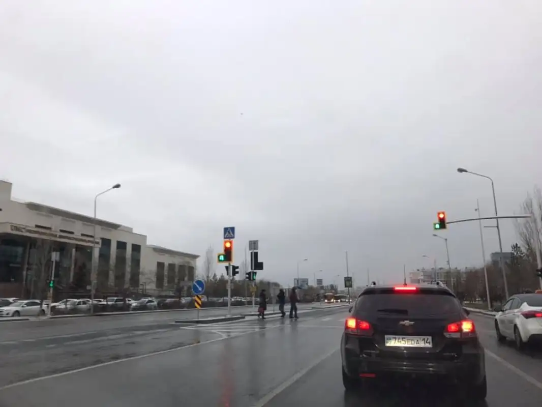 На некоторых перекрестках Нур-Султана отменили повороты налево 