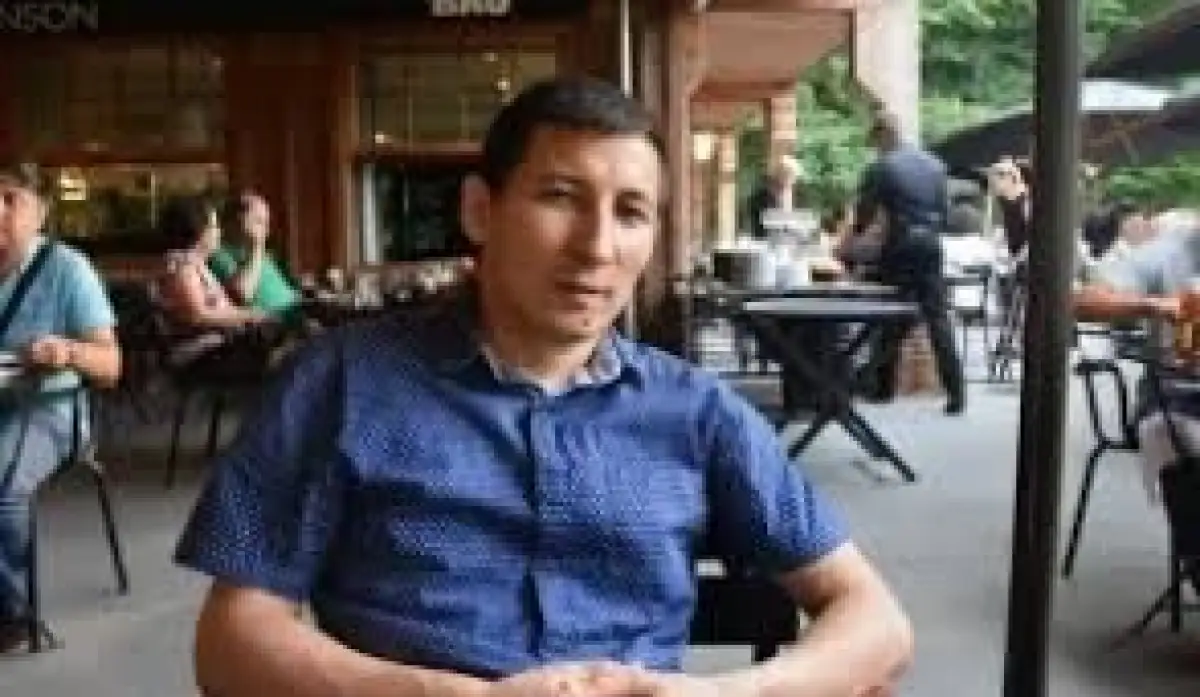 Суд запретил журналистам снимать Сакена Мамаша на фото и видео 