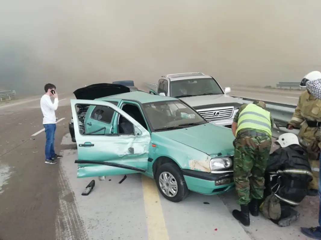 Густой дым спровоцировал 8 ДТП на трассе "Алматы-Капшагай" - фото, видео