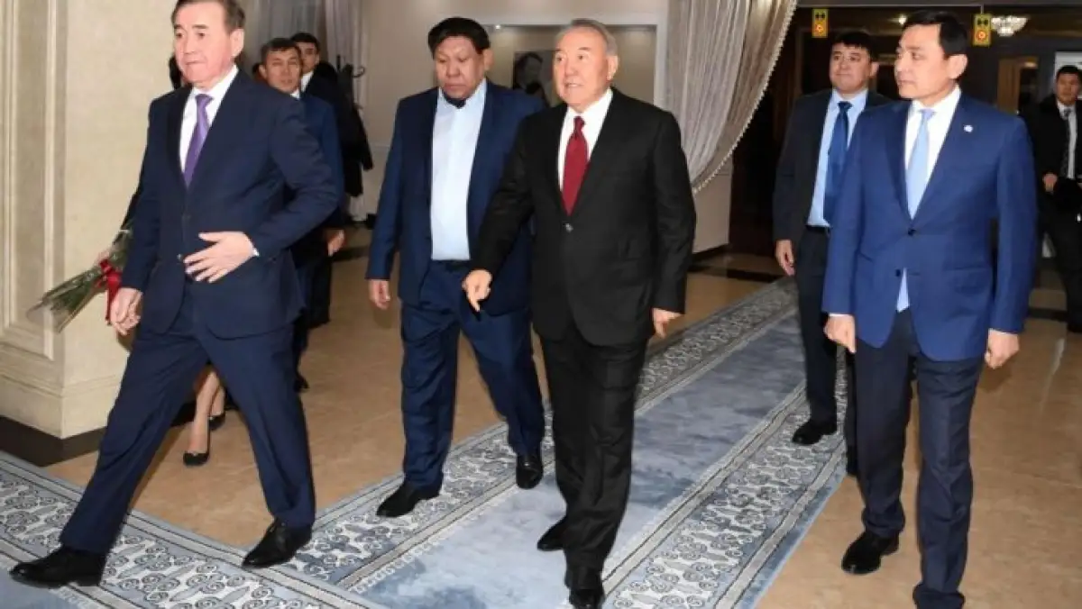 Елбасы посетил спектакль и рассказал об открытии нового театра