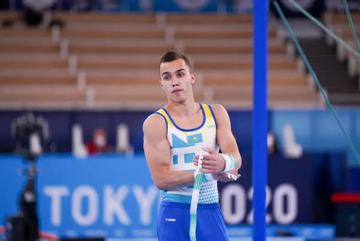 Подвели падения: казахстанец Милад Карими показал упражнения на перекладине