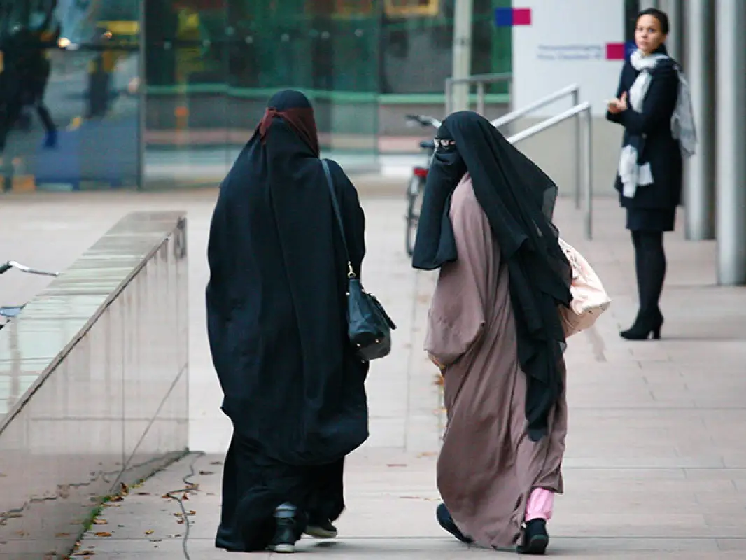 Сенат Казахстана вернул в Мажилис законопроект с запретом на ношение хиджабов в общественных местах