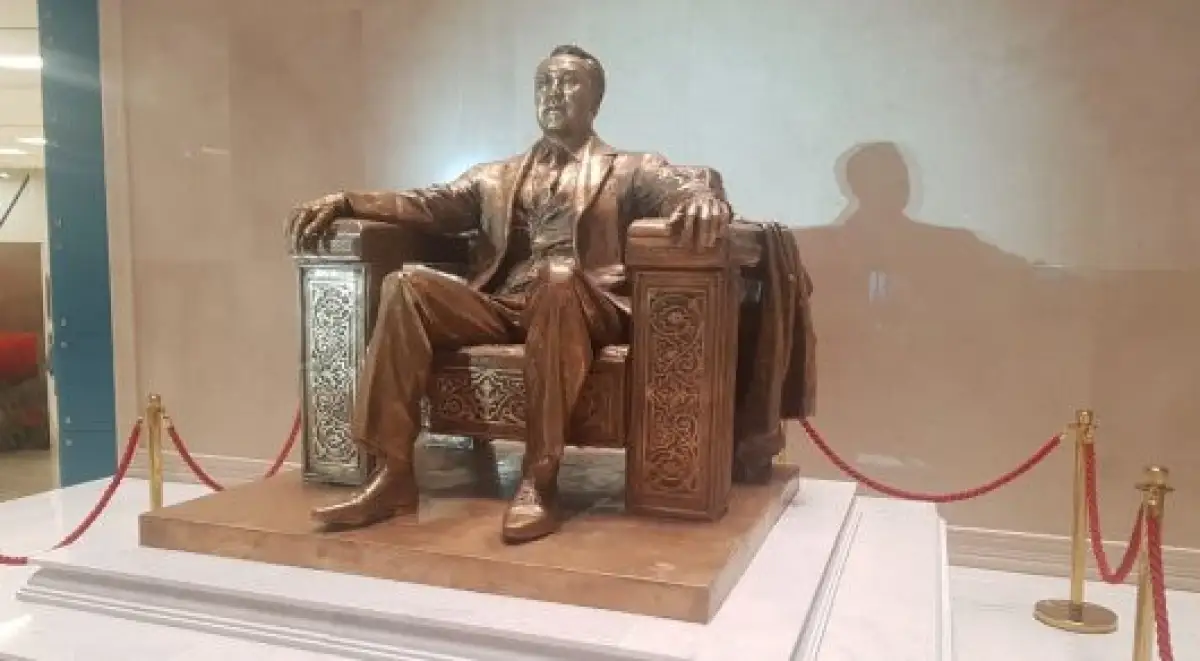 В Нацмузее Астаны убрали скульптуру Нурсултана Назарбаева