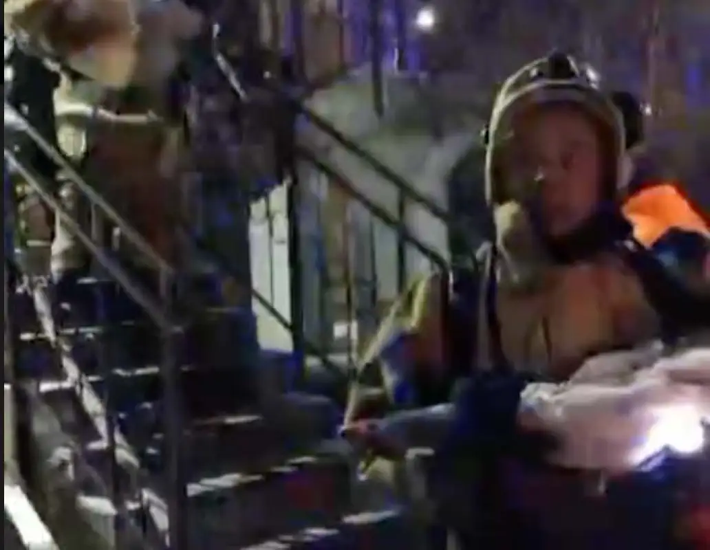 В Алматы эвакуировали 42 жильцов при пожаре