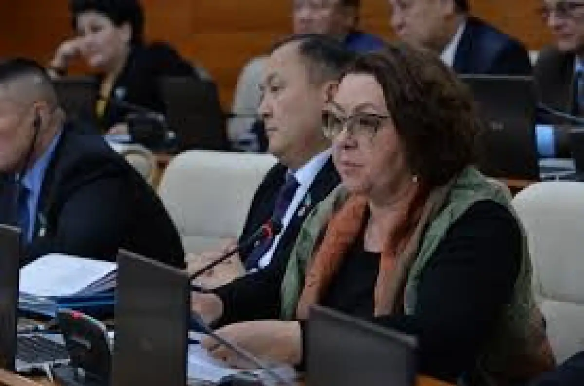 Депутат Смирнова стала волонтером в Алматы и предложила "гнать бизнесменов-спекулянтов"