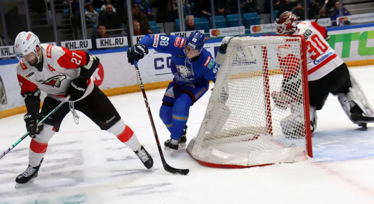 Второй период стал ледяным душем для Барыса в матче с Авангардом