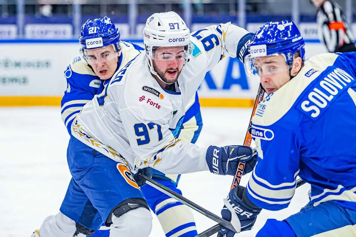 После победы в Новосибирске Барыс оторвался от Амура и Трактора