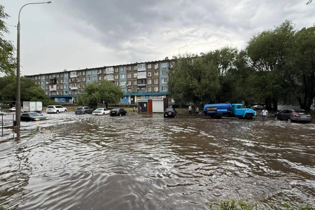 В ВКО устраняют последствия ливня и града
