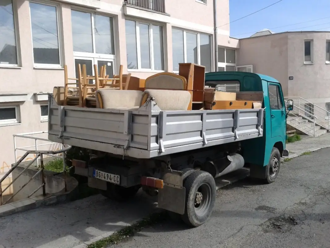 В Усть-Каменогорске квартирантка вывезла мебель из квартиры пенсионерки