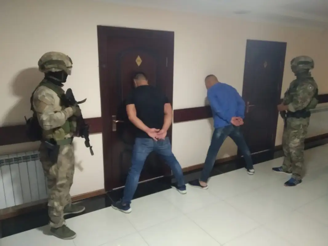 Двое братьев из Шымкента угнали джип у россиянина