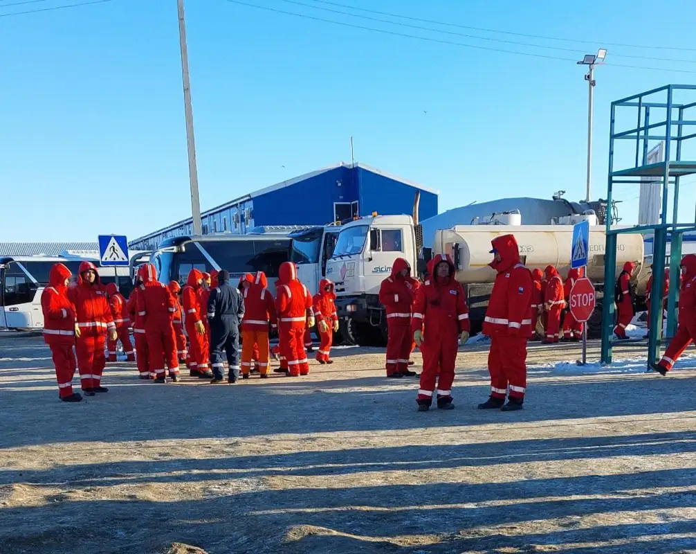 В ЗКО работники «KKC-Sicim» массово бастуют, требуя повышения зарплаты - фото