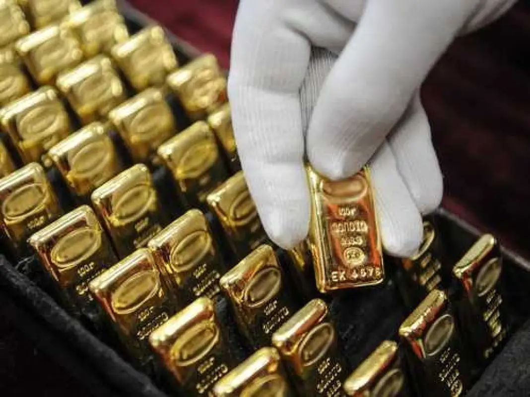 Озолотились: казахстанцы увеличили покупку золотых слитков