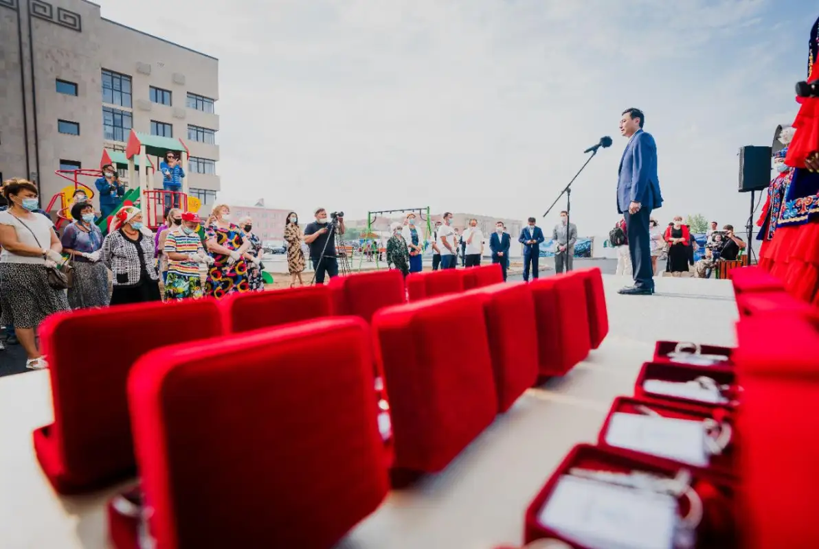 400 семей получили ключи от квартир в Нур-Султане