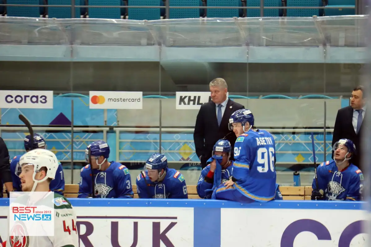 После выхода в плей-офф Михайлис возглавил сборную Казахстана