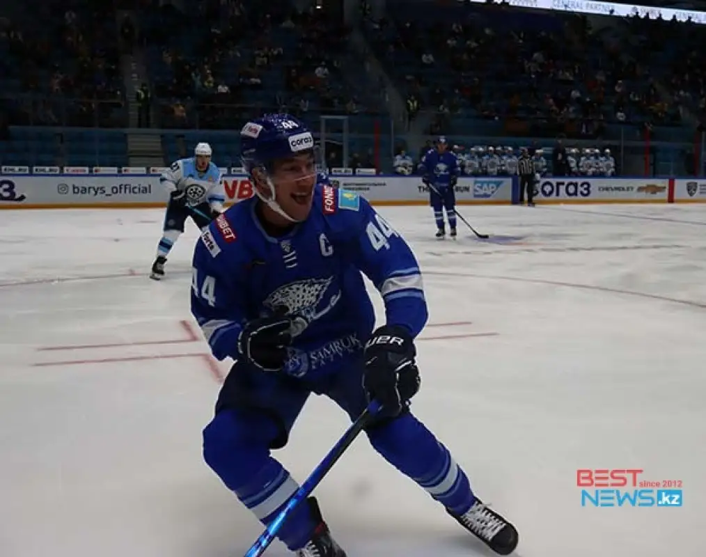 Диц вездесущий: фото с матча Барыс-Сибирь