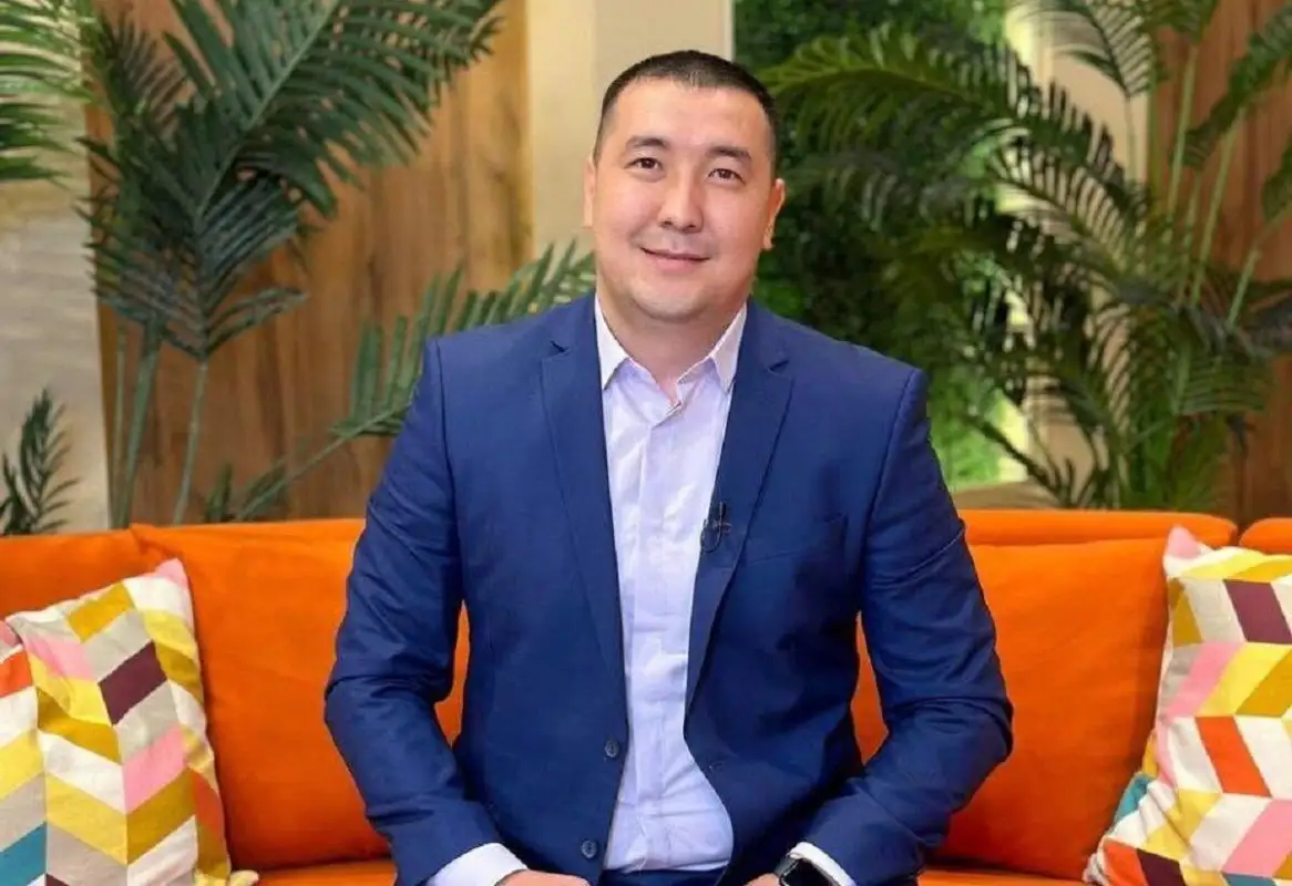 В Алматы полиция задержала юриста и блогера Адилета Молдахана 