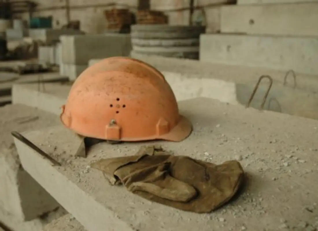 В Астане с 15-го этажа упали и разбились насмерть двое строителей