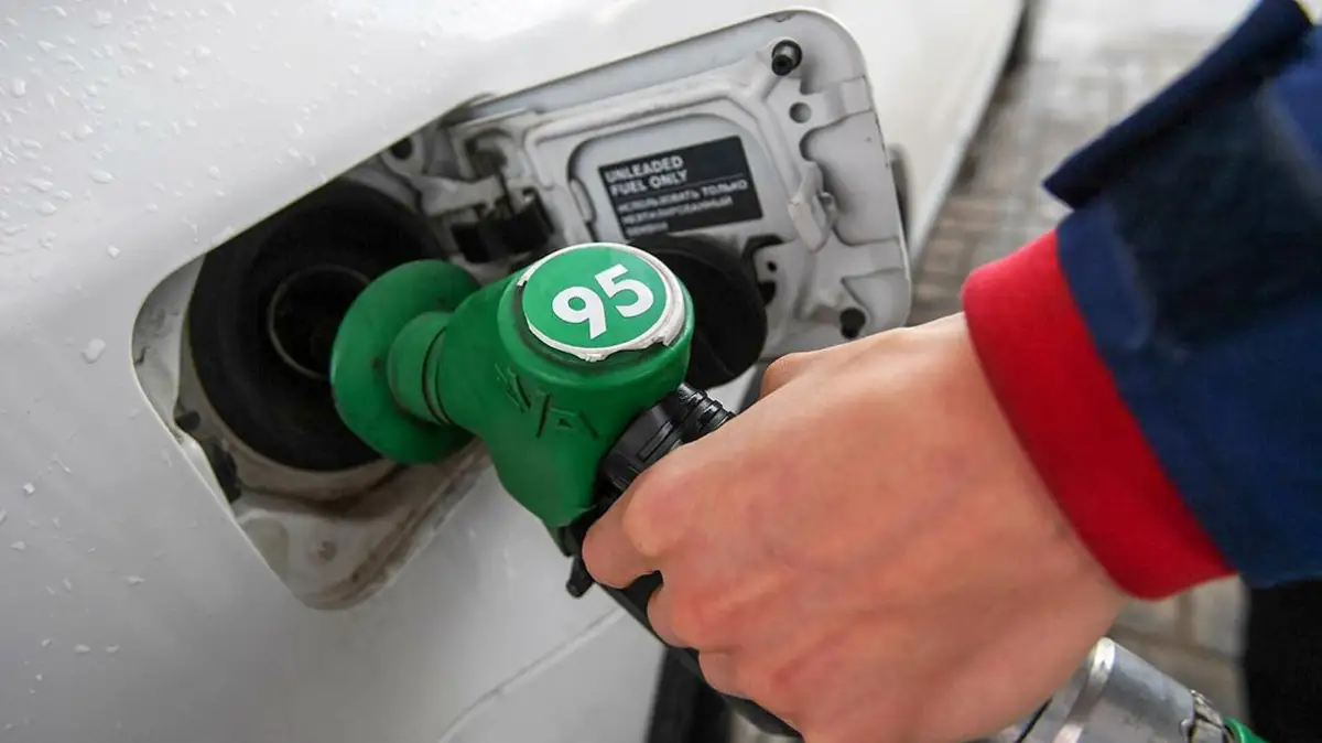 Казахстан начал импорт Аи-95 из России - Саткалиев