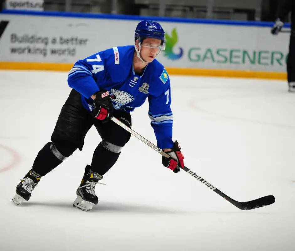 Барыс расторгнул контракт с нападающим