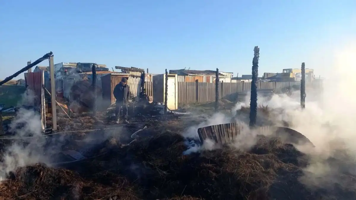 В частном доме Кокшетау сгорел сарай