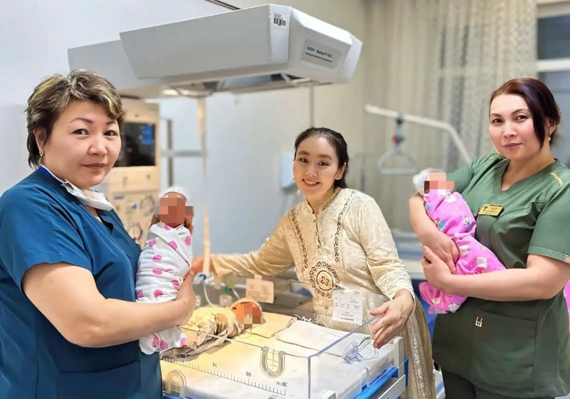 Жительница Алматы родила тройню