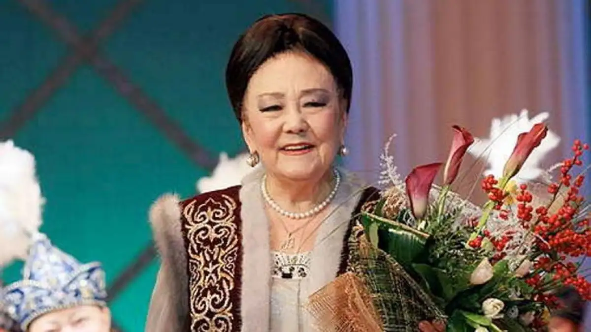 Президент Казахстана поздравил великую певицу Бибигуль Тулегенову с 92-летием