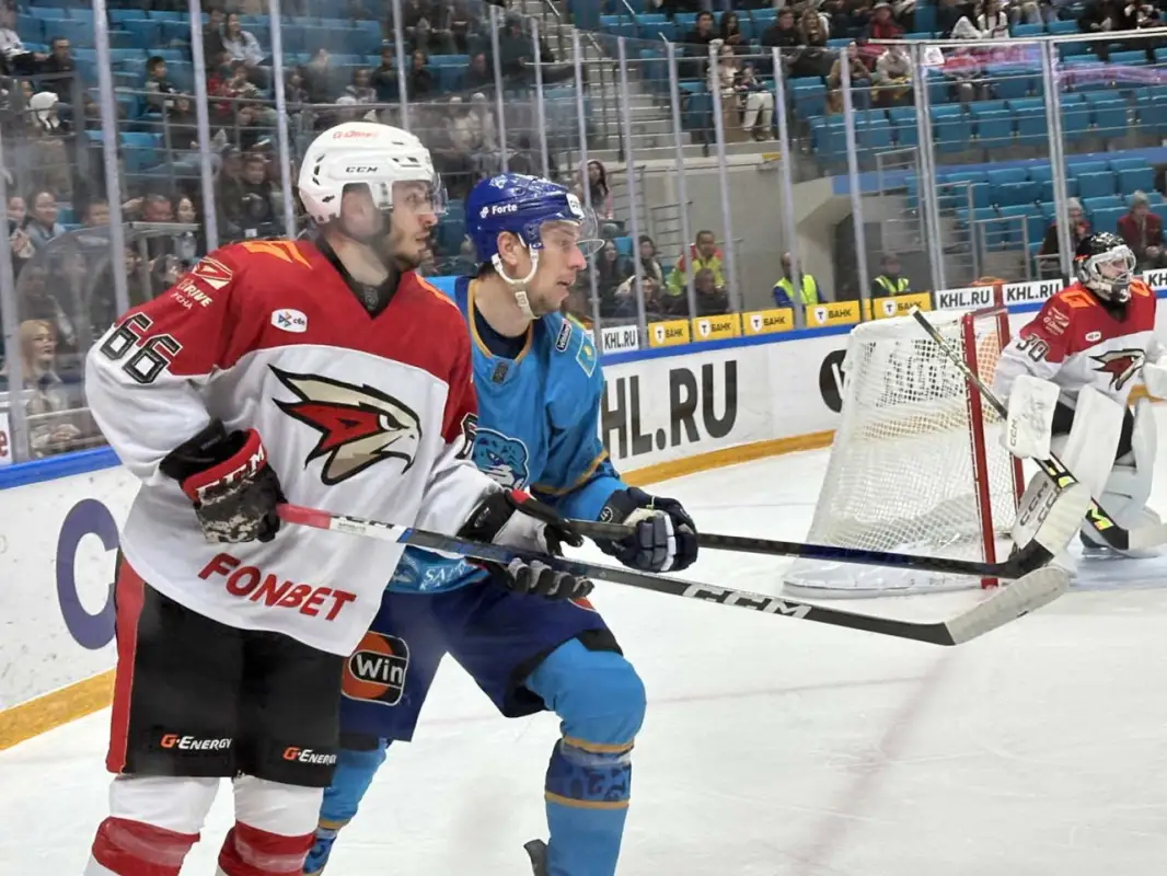 Апальков вывел Барыс вперед в первом периоде