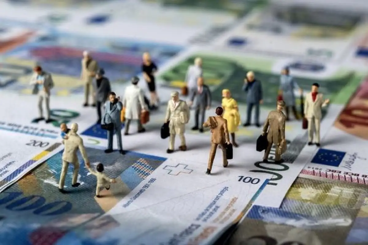 Названа страна, куда больше всего казахстанцев уехало на заработки